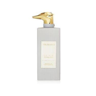 Imagem de Perfume Trussardi Le Vie Di Milano caminhando em Porta Venezia