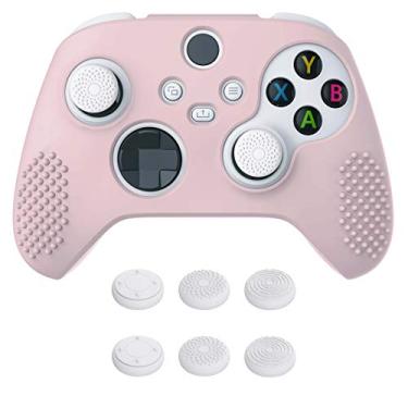 Imagem de eXtremeRate PlayVital Sakura Pink 3D Studded Edition antiderrapante capa de silicone para controle Xbox Series X, protetor de capa de borracha macia para controle Xbox Series S com 6 tampas brancas de aderência de polegar