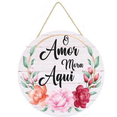 Imagem de Placa decorativa redonda com frase o amor mora aqui cod 042