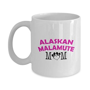 Imagem de Caneca divertida para casal de malamute do Alasca - pai malamute do Alasca - mãe malamute do Alasca - presentes para amantes de malamute do Alasca - ideia única de presentes de cerâmica (Mom)
