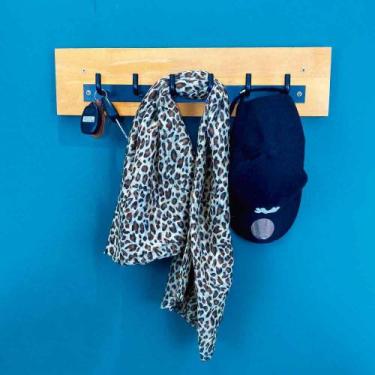 Imagem de Cabideiro de Parede 6 Ganchos Industrial de Ferro e Madeira Carvalho e