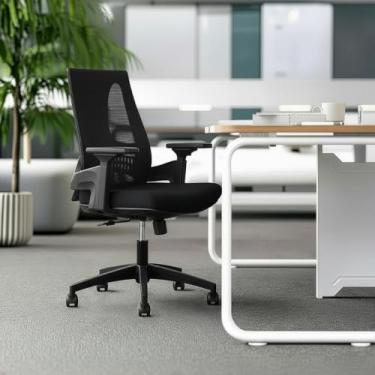 Imagem de Cadeira De Escritório Nr17 Ergonômica Diretor Giratória Modelo Toledo Cor Preto