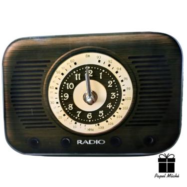 Imagem de Relógio de mesa modelo rádio antigo 18,5x12,5x4,5CM marrom.