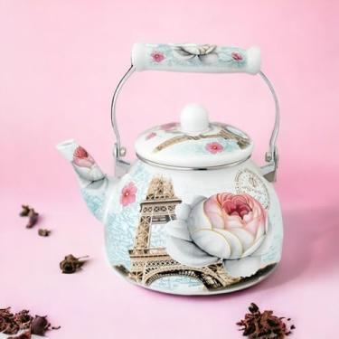 Imagem de Chaleira Esmaltada Vintage Charm Paris, Aço Inoxidável, 2,5L, Design Floral com Torre Eiffel, Dourado e Rosa, para Fogão e Indução, 24,5x17cm