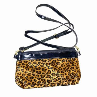 Imagem de Bolsa de ombro com detalhes de onça e alça transversal
