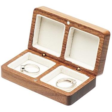 Imagem de COSISO Caixa de anel de madeira de nogueira retangular de madeira dupla vintage para cerimônia de casamento, 2 anéis, porta-alianças de casamento rústica pequena caixa de presente decorativa (interior