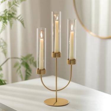 Imagem de Sziqiqi Candelabros de castiçal dourados: peça central de candelabro de 3 braços com furacão de vidro para lareira de mesa de jantar - castiçais modernos para casamento e Natal