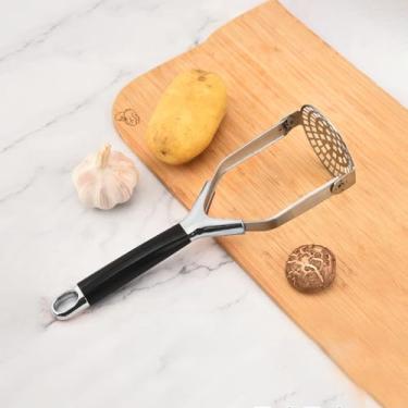 Imagem de Espremedor de batata resistente, espremedor de aço inoxidável para abacate, feijão, vegetais, frutas e pode ser lavado na lava-louças (preto dobrável)