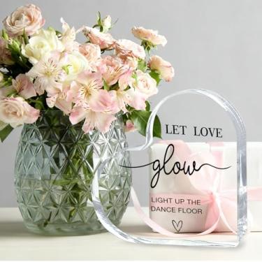 Imagem de Placa de casamento acrílica Let Love Glow para sinais de casamento para cerimônia moderna em forma de coração placas de mesa acrílicas para recepção de cerimônia de casamento e mesa de festa de evento