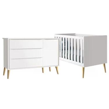 Imagem de Quarto Com Berço Theo E Cômoda Com Porta Branco Fosco E Pés Madeira Natural - Reller Móveis Branco Fosco