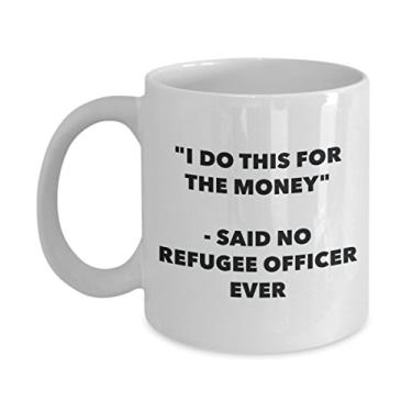 Imagem de Caneca "I Do This for the Money" - Said No Refugee Officer Ever - Caneca de café de cacau quente engraçado - ideia de presente de aniversário de Natal