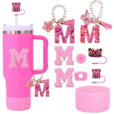 Imagem de Liangang Conjunto de acessórios de copo rosa Stanley Cup 9 peças compatível com copos de 850 g e 1,134 g, inclui capa de palha, bota, tampa à prova de derramamento, 2 peças de berloque e adesivos