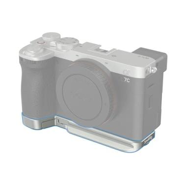 Imagem de SmallRig Placa de base para Sony A7C II/A7CR, placa de montagem inferior (prata) com placa de liberação rápida integrada para Arca, soquete QD, ranhura de correia, orifício rosqueado de 1/10.2 cm-20 e