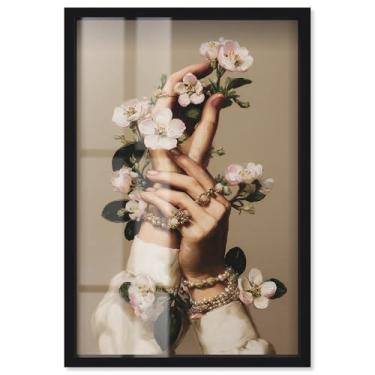 Imagem de Blossoming Dreamer II Shadowbox Print Floral Glam Wall Art por Art Remedy, moldura preta, 28 x 40 cm