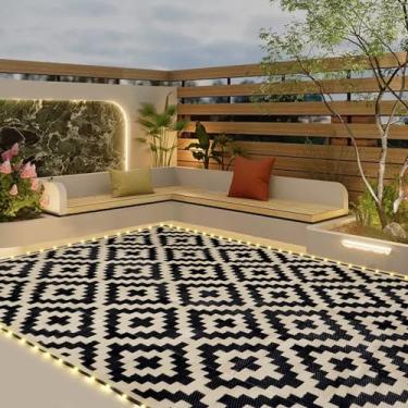 Imagem de SAND MINE Tapetes reversíveis com luzes de LED, tapete de palha de plástico, tapete de área moderna, tapete grande para uso ao ar livre, pátio, quintal, deck, piquenique, acampamento, preto e bege,