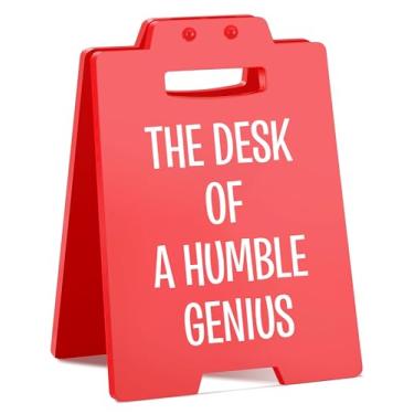 Imagem de MAMAGIFTREE Placa Engraçada Para Mesa De Escritório, "O Um Gênio Humilde", Decoração Bem-Humorada Colegas Trabalho, Chefe Ou Gerente, Acessórios Presente Brincadeira E Cubículo