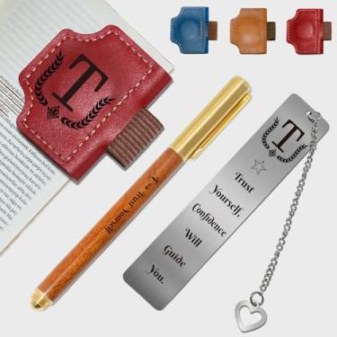 Imagem de Marcador de livro personalizado com suporte de caneta, conjunto de marcadores de livro de couro magnético personalizado com canetas de madeira personalizadas e marcador de livro de metal – para