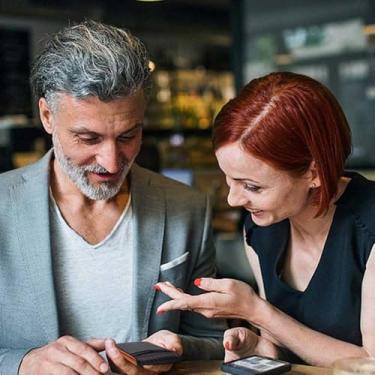 Imagem de Carteira fina de bloqueio com clipe para dinheiro – Suporte de cartão de couro fino para identidade e cartões de crédito, design compacto, Preto, Moderno