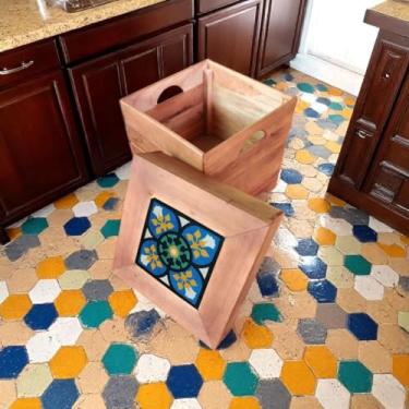 Imagem de Banquinho Baú em Madeira Maciça Rústico – Banco Artesanal com Espaço Interno para Armazenamento – Decorativo e Funcional para Sala, Quarto e Entrada (8, S03)