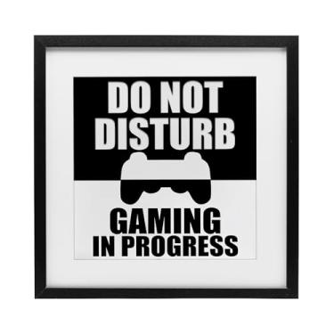 Imagem de Stupell Industries Do Not Disturb Minimal Gamer Impressão emoldurada preta sob vidro, design por Kim Allen, 33 x 33