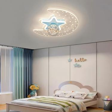 Imagem de Luminária de teto infantil LED em formato de estrela e lua, com cúpula de vidro, dimerização contínua e controle remoto. 40W, ideal para quartos e jardins de infância (azul).