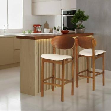 Imagem de Banqueta Samba Em Madeira Maciça Jequitibá Nozes Estrutura Premium Para Cozinha E Bar Corino Bege