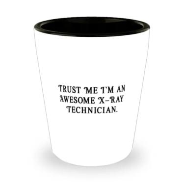 Imagem de Trust Me I'm an Awesome X-Ray Technician. Copo de tiro, técnico de raio X presente de amigos, copo de cerâmica inapropriado para colegas de trabalho