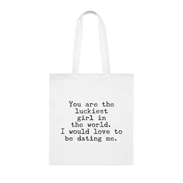 Imagem de You Are The Luckiest Girl I Would Love To Be Dating Me, sacola divertida, bolsa de ombro, bolsas reutilizáveis, ideia de presente de cesta de Natal de aniversário, Branco