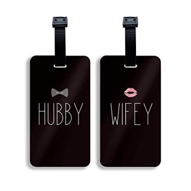 Imagem de SetGo Etiquetas de bagagem Hubby & Wifey (conjunto de 2), etiquetas de identificação de viagem de plástico para mala e bagagem, presentes para casamento e lua de mel