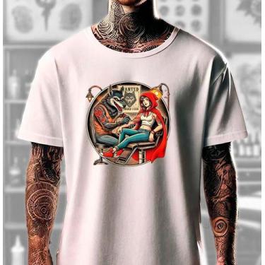Imagem de Camiseta Premium Lobo Mau Tatuado na Chapeuzinho Vermelho - Tamanho Ad