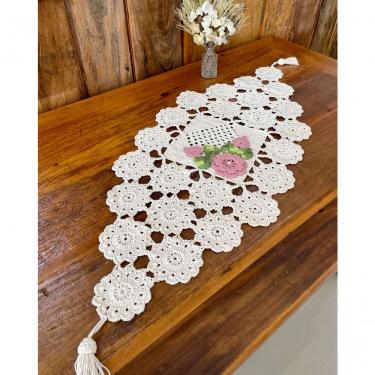 Imagem de Caminho de Mesa Crochê de Algodão com Bordado Floral Artesanal 100CM X 45CM Rosê