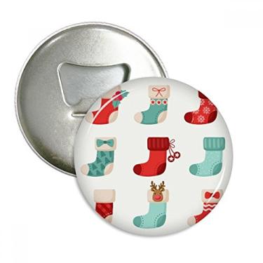 Imagem de Ilustração de meias coloridas Merry Christmas abridor de garrafas ímã de geladeira emblema multifuncional