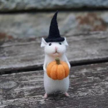 Imagem de Enfeite de rato de Natal feito à mão em feltro de lã de 8 cm com abóbo