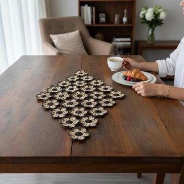 Imagem de Toalha Centro de Mesa Flores 70x45cm Crochê Artesanal - Maria Croche V