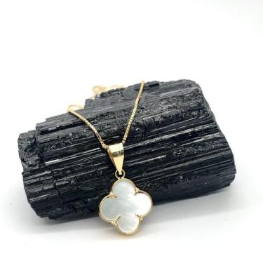 Imagem de Colar Ouro 18K Trevo Pedra Branca Madreperola 1cm e Corrente ELK150 - 