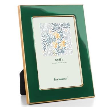 Imagem de Fun Memories Porta-retrato 10 x 15 cm – 1 porta-retrato de vidro esmaltado verde com borda de metal dourado e cavalete para exibição em bancadas, mesas, estantes, mesas e paredes (verde/ouro)