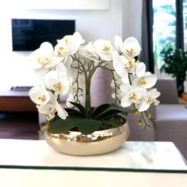 Imagem de Arranjo centro de mesa flores orquideas no vaso dourado - La Caza Stor