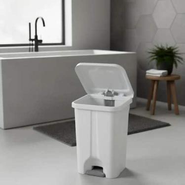 Imagem de Lixeira Branca Agraplast 35 Litros com Tampa, Pedal e Aro  Prática e H