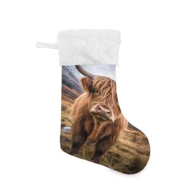 Imagem de ATTX Meias de Natal de vaca Highland, suportes de presente brancos de pelúcia para decorações de festas de fim de ano (17,7 polegadas, 1 pacote) #362