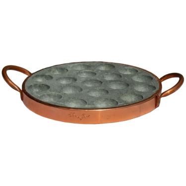 Imagem de Pedra para Queijo Provolera Sabão Alça Metal 23cm Mantém Alimento Quente Uso Culinário Cobre Industria São Jose