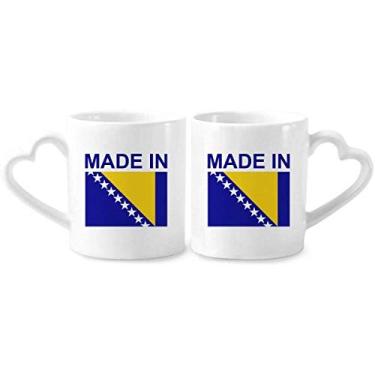 Imagem de Feito na Bósnia Herzegovina Conjunto de canecas de porcelana de casal country com alça de coração