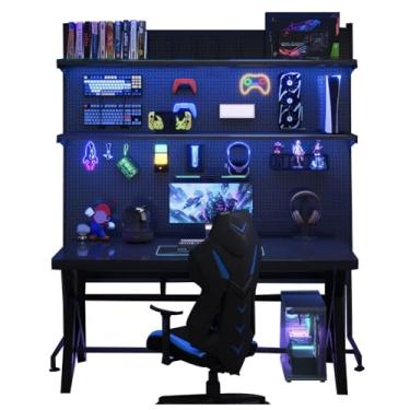 Imagem de Mesa de jogos multifuncional com suporte de monitor embutido, suporte de placa de apoio, iluminação RGB, gerenciamento de cabos, carregador sem fio e tomada elétrica, projetada para configuração de