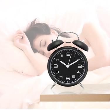 Imagem de Despertador silencioso de sino duplo sem tique-taque com números 3D e luz de fundo macia, moldura de metal preto, alimentado por bateria, perfeito para mesa de escritório ou mesa de cabeceira do