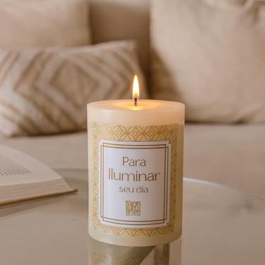 Imagem de Vela Natalina 7x10cm Amarela – Ideal para Decoração de Natal, Centros de Mesa, Jantares e Ambientes Aconchegantes | Luz Decorativa com Estilo