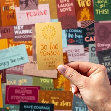 Imagem de DiverseBee Pacote com 60 cartões motivacionais sortidos – mini cartões inspiradores e de bondade, conjunto de cartões de incentivo de gratidão com 60 citações motivacionais exclusivas (tamanho de cartão de visita e costas em branco)