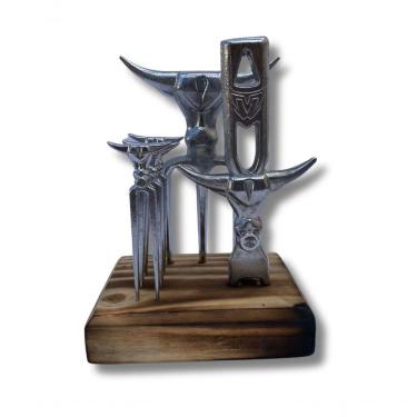 Imagem de Kit Bull Tridente, Abridor De Cerveja, 3 Garfos E Suporte De Madeira Cinza