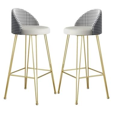 Imagem de Banco para pés, banquetas de bar confortáveis conjunto de 2, banco alto de couro PU com almofada grossa e base de metal resistente, bancos de design moderno para casa