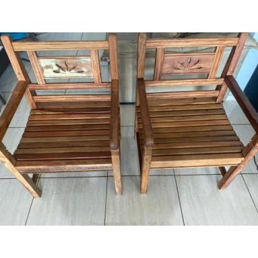 Imagem de banco de madeira de peroba rustico. - Espaço nobre