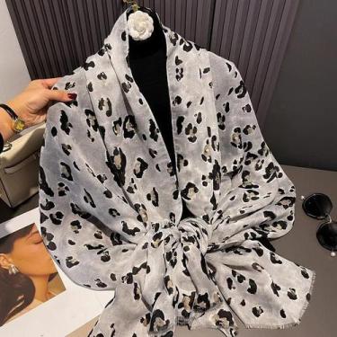 Imagem de Xale Feminino Sexy De Viscose Com Estampa De Leopardo E Franjas 180x90