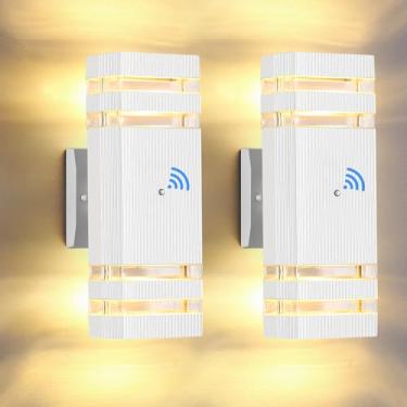 Imagem de DARIISI Luzes de parede externas do crepúsculo ao amanhecer, luminárias externas modernas, pacote com 2 luzes externas brancas para casa, luzes de varanda para cima e para baixo, arandelas à prova